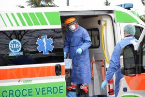 Coronavirus, operatori della Croce verde in azione