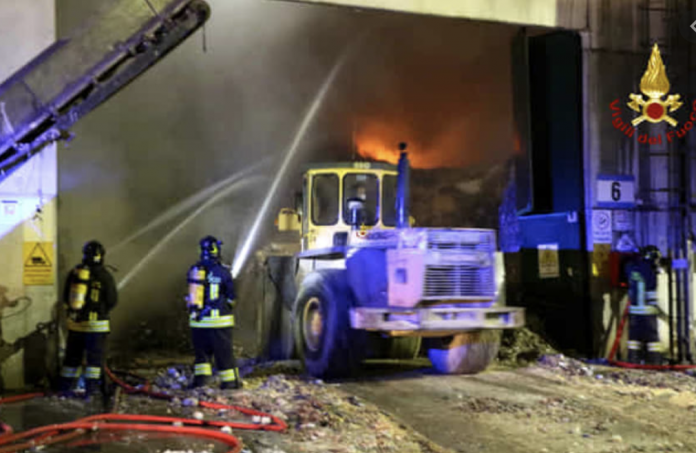 Incendio a Montebello ditta Futura srl operante nel settore dei rifiuti