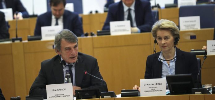 MES, Eurobond e Recovery bond- Sassoli e Von der Leyen al Parlamento Europeo (La Presse)
