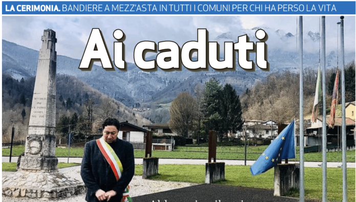 Bandiera Ue ammainata a Posina, le altre a mezz'asta a mezz'asta (foto GdV)