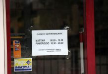 Il governo prolunga le chiusure, la Regione non ancora. Il dubbio sui supermercati aperti la domenica