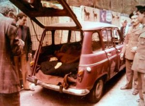 Il ritrovamento del corpo di Aldo Moro in via Caetani il 9 maggio 1978