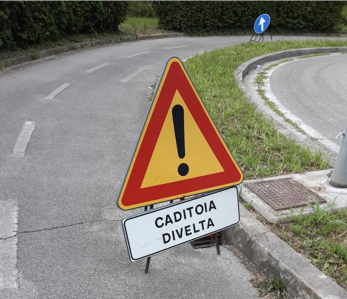 Caditoia divelta in Via Bartolomeo da Breganze a Vicenza Caditoia divelta in Via Bartolomeo da Breganze a Vicenza