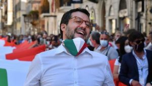Salvini, giù la maschera