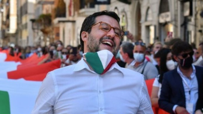 Matteo Salvini, giù la maschera