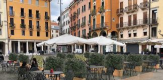 In piazza Biade i “distanziatori sociali” diventano green Foto simulazione in piazza Biade