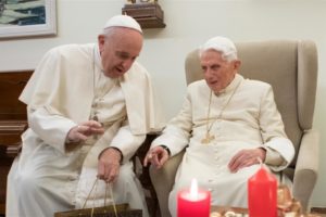 Papa Francesco con papa Bedetto XVI