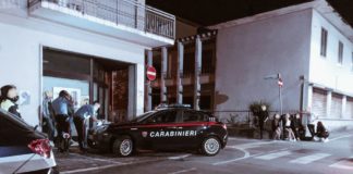 Schio, consuma alcol per strada dopo le 18 e picchia carabiniere che lo rimprovera Thiene
