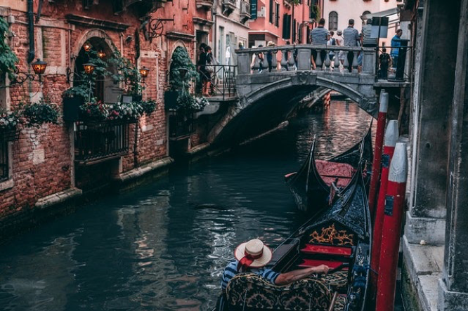 Un canale di Venezia (Pexels)