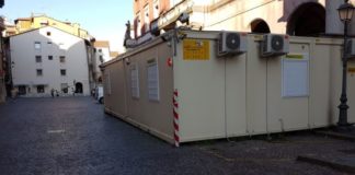 Contrà Garibaldi, calci e minacce alle Poste di Vicenza e poi si denuda davanti polizia locale: denunciato Poste centrali di Vicenza in un container a piazza Garibaldi