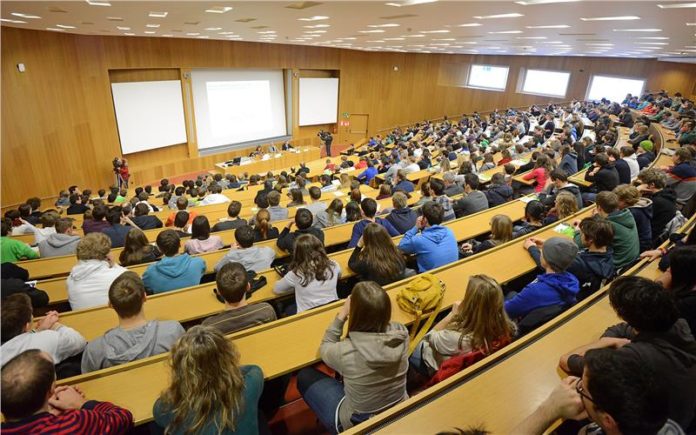 aula_universita numero chiuso