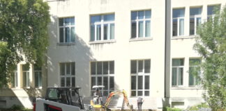 Un milione di euro per le scuole superiori: lavori in corso e in arrivo tensostrutture e impianti di condizionamento