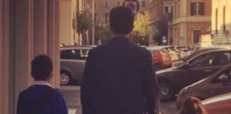 Coronavirus, il Ministro Speranza porta i figli a scuola e dà… speranza agli italiani: “dopo l’inverno vedremo la luce” Speranza con i figli