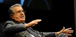 Agenzia delle Entrate pignora 6,6 mln a Carlo De Benedetti, Il Giornale: “battaglia legale continua, in rosso le società dell’editore del Domani” Carlo De Benedetti editore di Domani