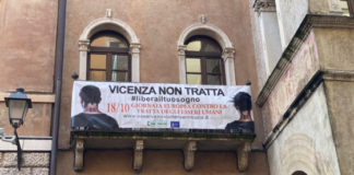XIV Giornata europea contro la tratta, esposto uno striscione a Palazzo Trissino