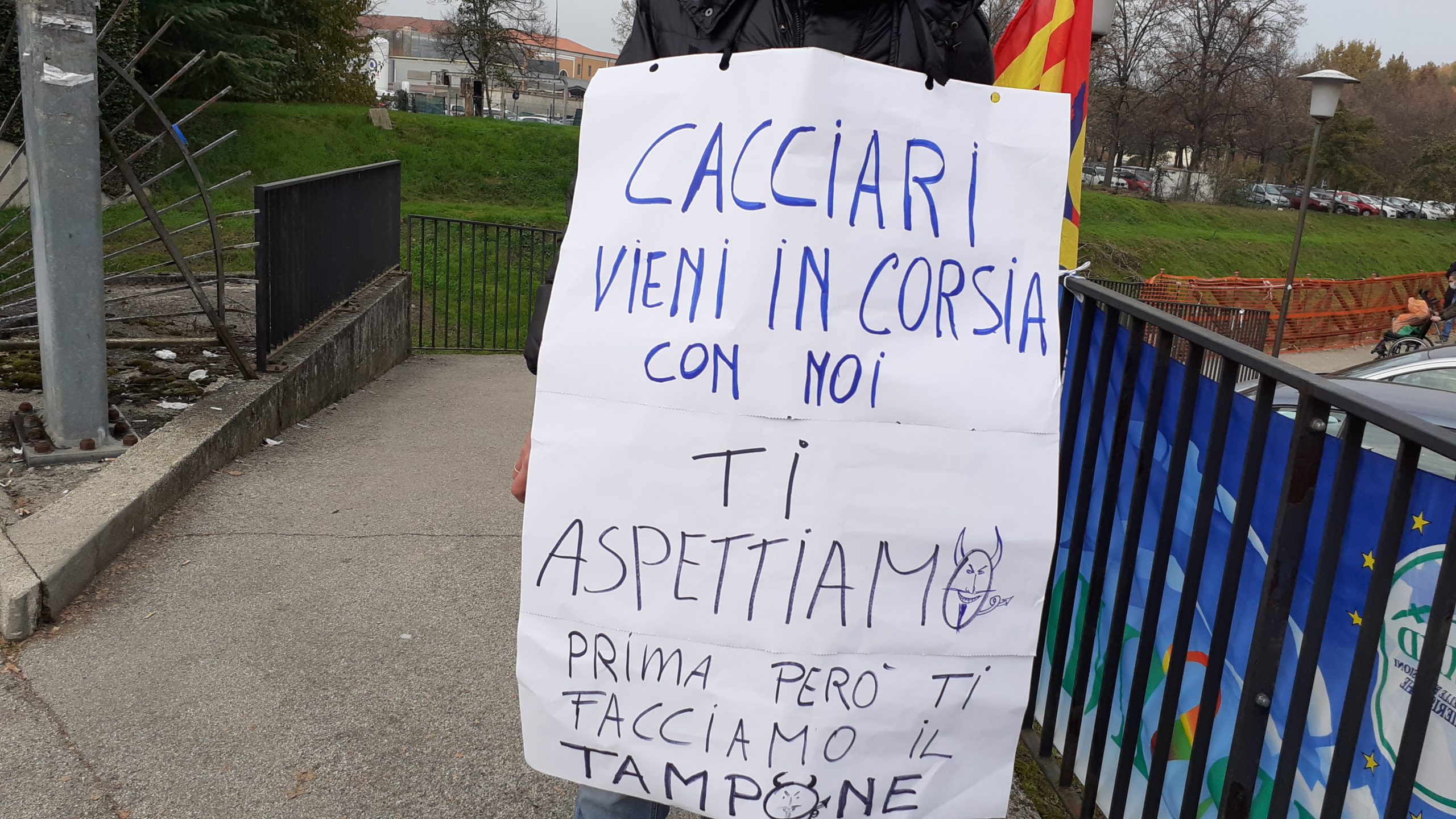 Cartellone controil filosofo ed ex sindaco di Venezia Cacciari che ha chiesto sacrifici anche per gli statali