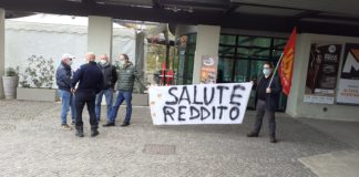 Covid, sciopero nazionale sanità indetto da sindacato CUB: manifestazione anche a Vicenza Striscione all'ingresso dell'ospedale San Bortolo