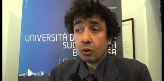 Covid, come lo smart working trasformerà le città e le campagne secondo Antonello Petrillo Il sociologo Antonello Petrillo a un convegno sulla Terra dei fuochi, screenshot da YouTube- Il sabato delle idee