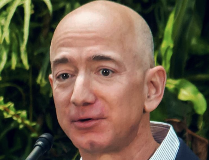 Jeff Bezos patron di Amazon nel 2018, foto Wikipedia
