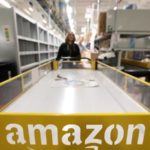 Natale in zona rossa, Amazon con l’aureola: “16 miliardi per piccole e medie imprese, pasti ai bisognosi” Un centro logistico di Amazon