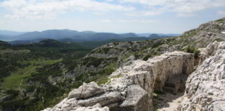 Alta Via della Grande Guerra: oltre 200 km di sentieri sulle Prealpi vicentine. Al via interventi per circa un milione di euro Una trincea della Grande Guerra nel Vicentino