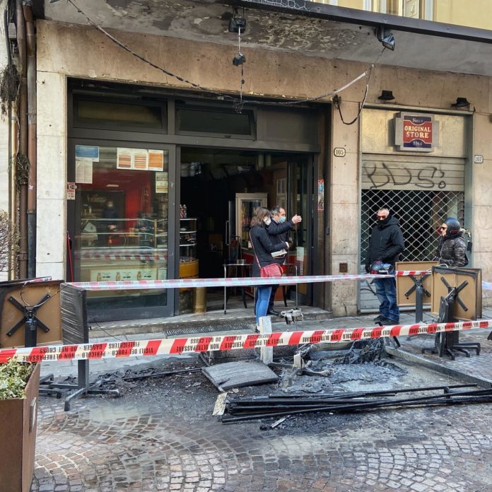 Incendio al bar Centrale di via Zabarella a Padova