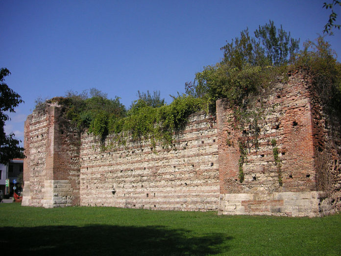 mura scaligere di Vicenza in viale Mazzini