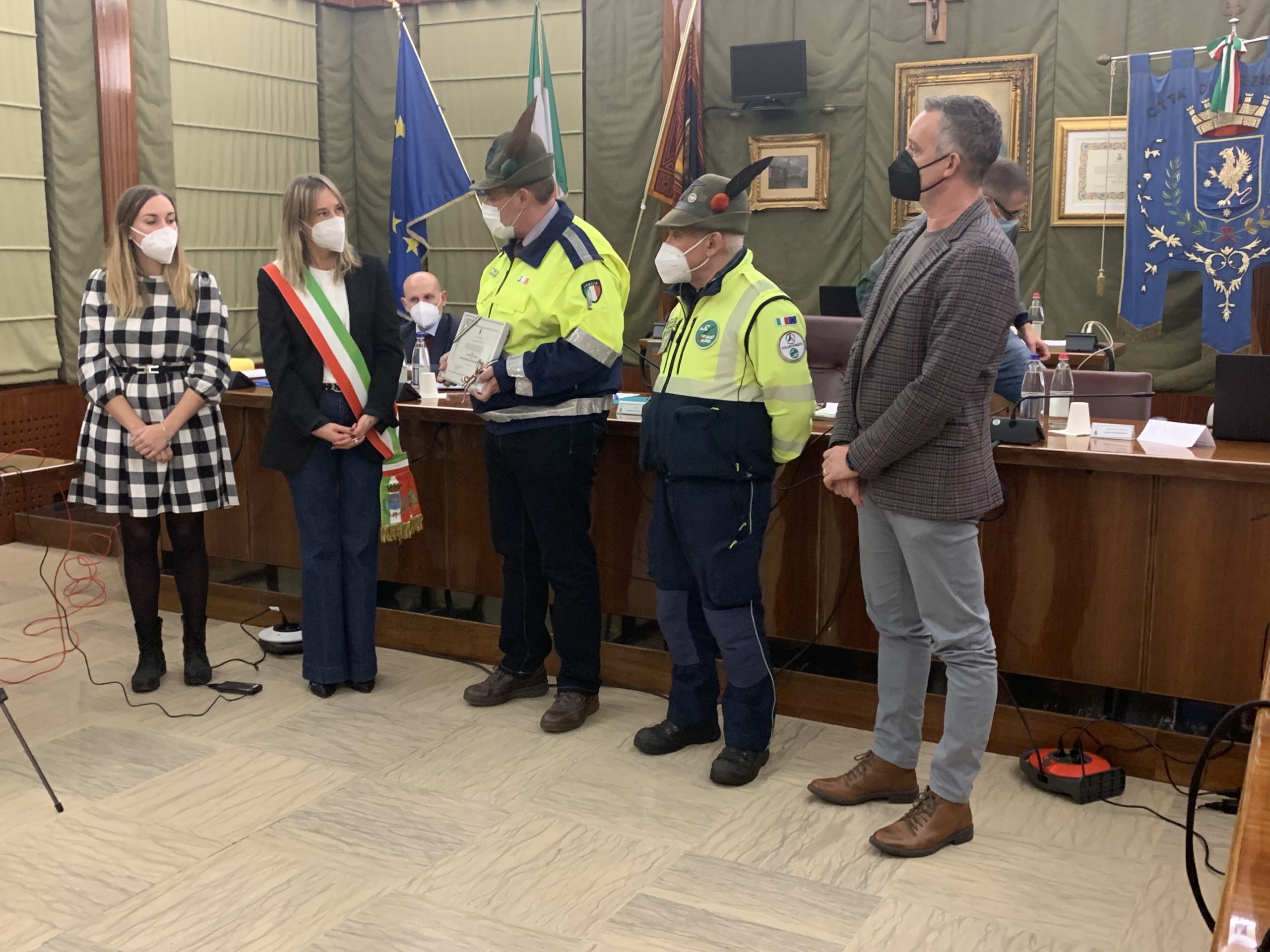 Il sindaco di Arzignano conferisce la cittadinanza ordinaria alla Protezione civile Arzignano