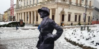 Piazza Matteotti, spunta…D’Annunzio: CasaPound paragona il “Natale di sangue” di Fiume alla situazione Covid D'Annunzio spunta a Vicenza