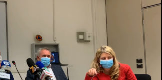 Covid, Aifa blocca lotto vaccino AstraZeneca dopo decessi sospetti: stop anche in Veneto Francesca Russo capo dipartimento Prevenzione Regione Veneto, a destra, assieme al nuovo direttore generale della Sanità Luciano Flor