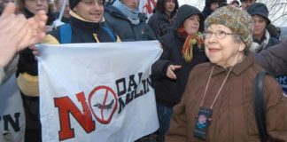 Covid, morta l’ex staffetta partigiana e senatrice Lidia Menapace che lottò contro i nazifascisti e il Dal Molin. Il ricordo di Variati Lidia Menapace alla manifestazione contro la base americana Dal Molin a Vicenza