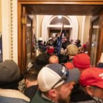 Il secondo processo di impeachment a Trump, Domenico Maceri: la complicità dei social, i media di destra e i repubblicani Campidoglio di Washington, Capitol Hill, il tempio della democrazia, profanato dai "patrioti" di Trump