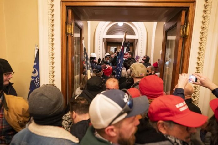 Campidoglio di Washington, Capitol Hill, il tempio della democrazia, profanato dai 