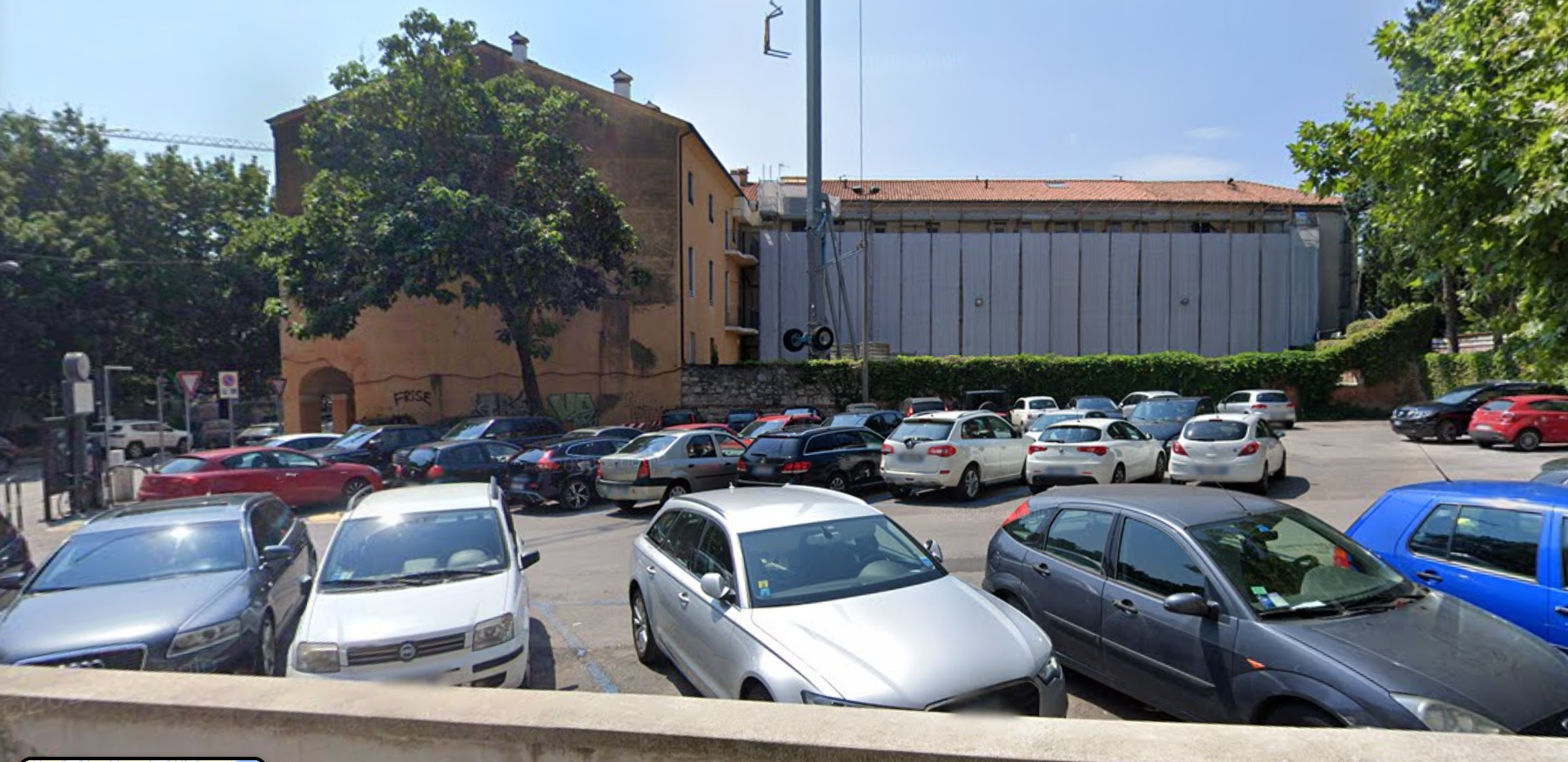 Parcheggio Eretenio accanto a Palazzo Civena Trissino