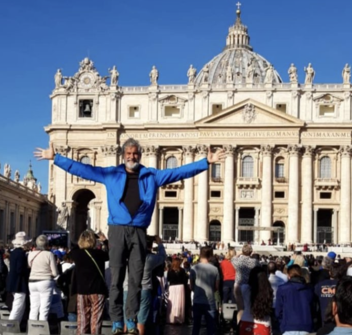 Lucio Zaltron arriva in Vaticano dopo viaggio a piedi da Vicenza a Roma