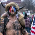 L’establishment repubblicano sconfigge Trump alle primarie in Georgia: Kemp e Raffensperger stracciano i “suoi” Perdue e Hice Donald Trump. il suo sostenitore "vichingo" mentre fa irruzione a Capitol Hill