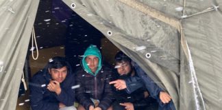 Migranti, Movimento 5 Stelle: Lega “salviniana” rischia di creare un danno di immagine al Veneto migranti nel campo profughi di Lipa