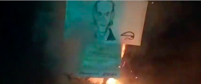 Caricatura di Zaia bruciata a Vittorio Veneto in un panevin