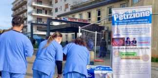 Covid, Fnopi: “quarta ondata aggrava carenza infermieri professionisti” infermieri protesta raccolta firme