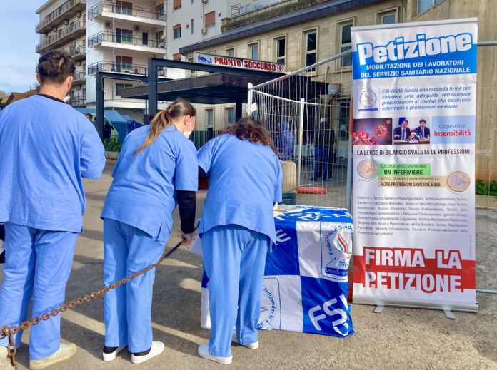 infermieri protesta raccolta firme