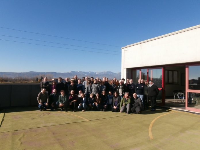 Consorzio Prisma Giorgio Zebele con alcuni soci delle cooperative associate nel 2015