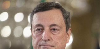 Covid, il compromesso del governo: “obbligo vaccinale per over 50 fino al 15 giugno” Mario Draghi governo dimesso