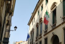 Provincia di Vicenza, ritorno alla Casa dei Comuni? Rucco: “Inattuale”. La minoranza a Lonigo parla di incoerenza sede provincia Vicenza bandiere a mezz'asta per Attanasio e Iacovacci uccisi in Congo casa dei comuni