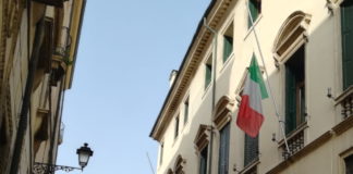 Provincia di Vicenza: avviso chiusura uffici venerdì 9 settembre sede provincia Vicenza bandiere a mezz'asta per Attanasio e Iacovacci uccisi in Congo