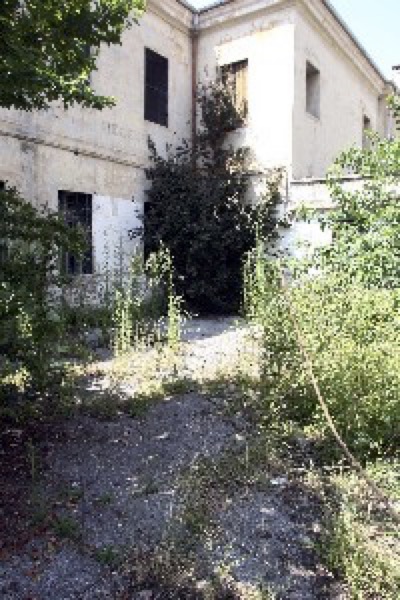 Il giardino annesso alla ex caserma GDF in contrà Mure della Rocchetta