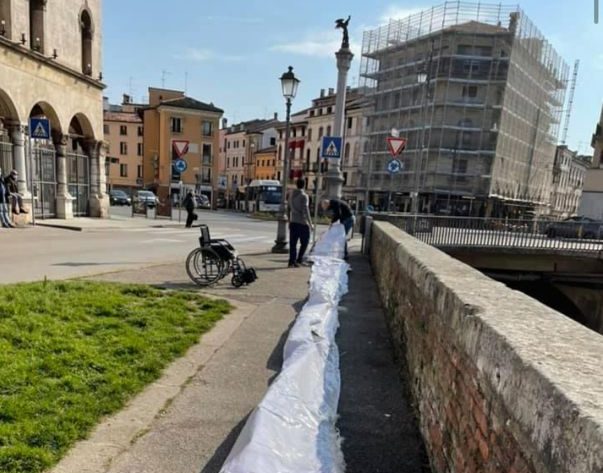 Naclerio striscione LANE Ponte Angeli