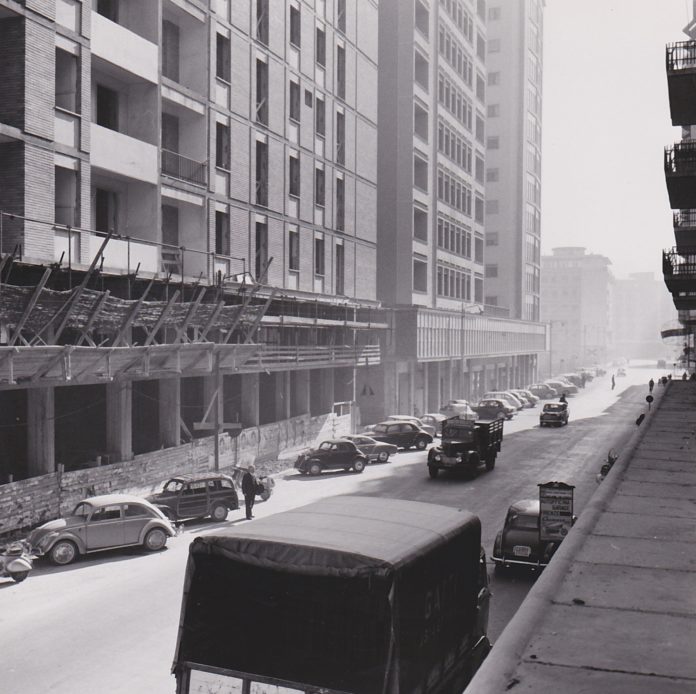 Palazzi in costruzione sul lato a nord est di viale Milano nella seconda metà degli Anni Cinquanta