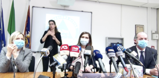 Covid, Report AIFA: Veneto primo in Italia per uso monoclonali. Zaia: “primi a crederci. Cura efficace per evitare ospedalizzazioni” Anticorpi monoclonali in Veneto: la professoressa Evelina Tacconelli nel corso del punto stampa del 19 marzo 2021 tra assessore Lanzarin e Presidente della Regione Luca Zaia