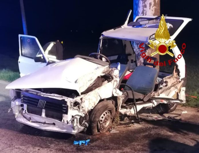 incidente pozzoleone schianto ph vigili del fuoco incidente pozzoleone schianto ph vigili del fuoco
