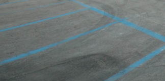 Usava permesso disabili della madre morta nel 2019 per il parcheggio: multata una 59enne